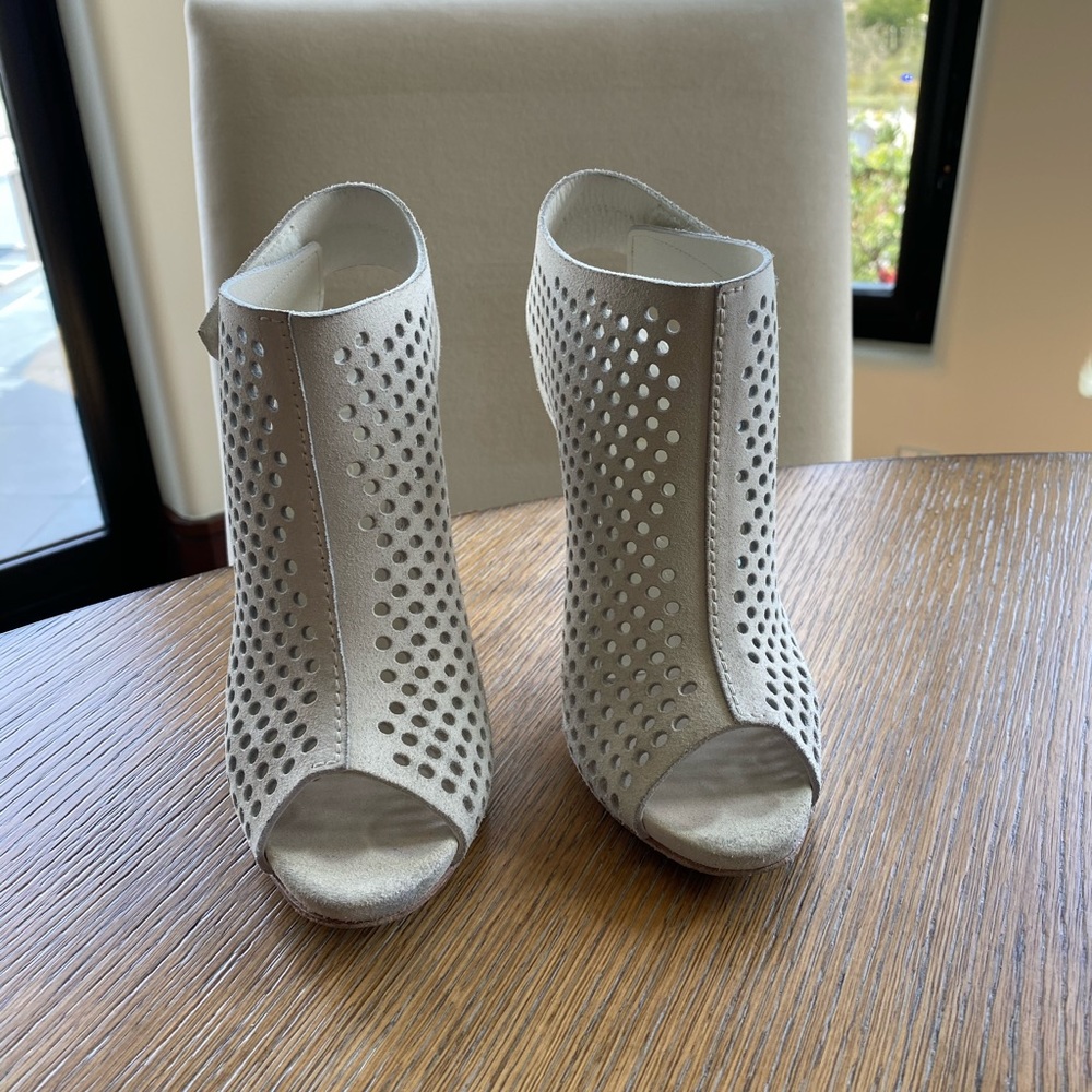 Pedro Garcia Laset-Cut Heels